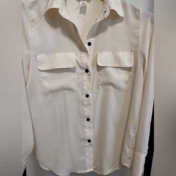 H&M Cream Button Down Blouse With Black Buttons | XS | Neutral Capsule Wardrobe - Picture 4 of 7